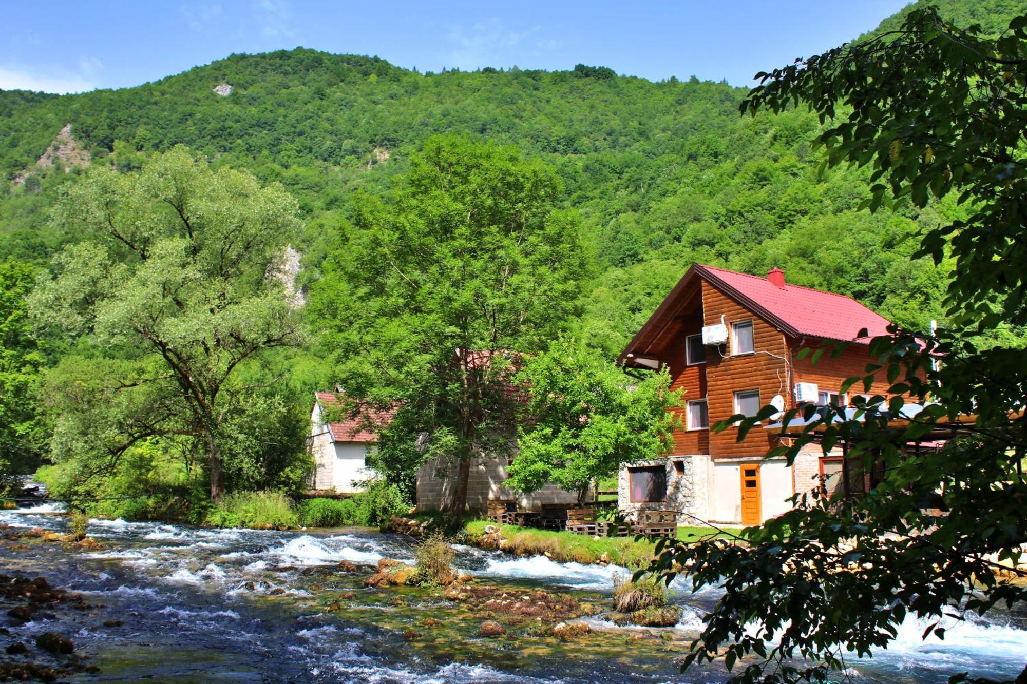 Domacinstvo Na Kraju Svijeta Pensionat Sipovo Exteriör bild