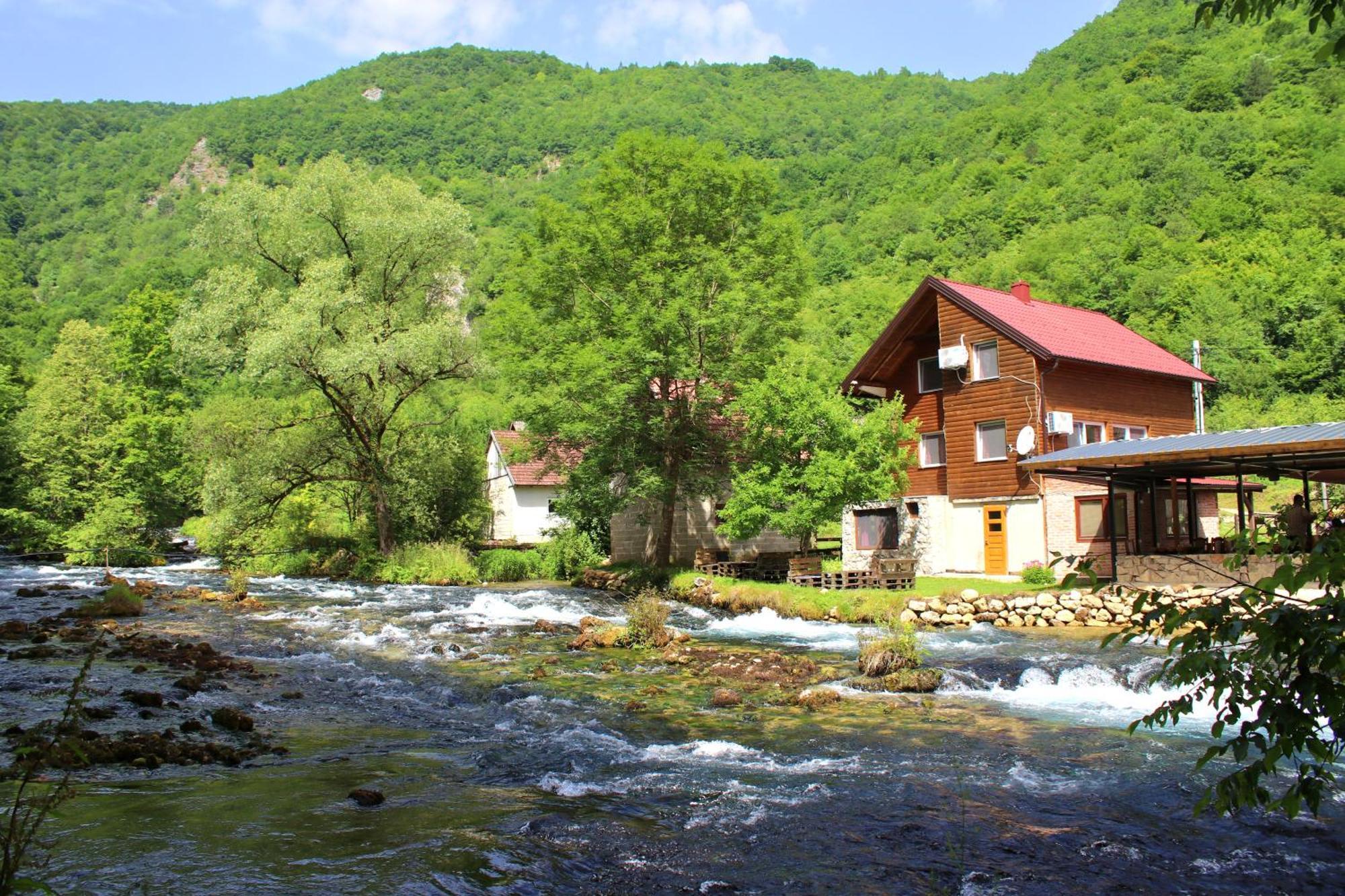 Domacinstvo Na Kraju Svijeta Pensionat Sipovo Exteriör bild